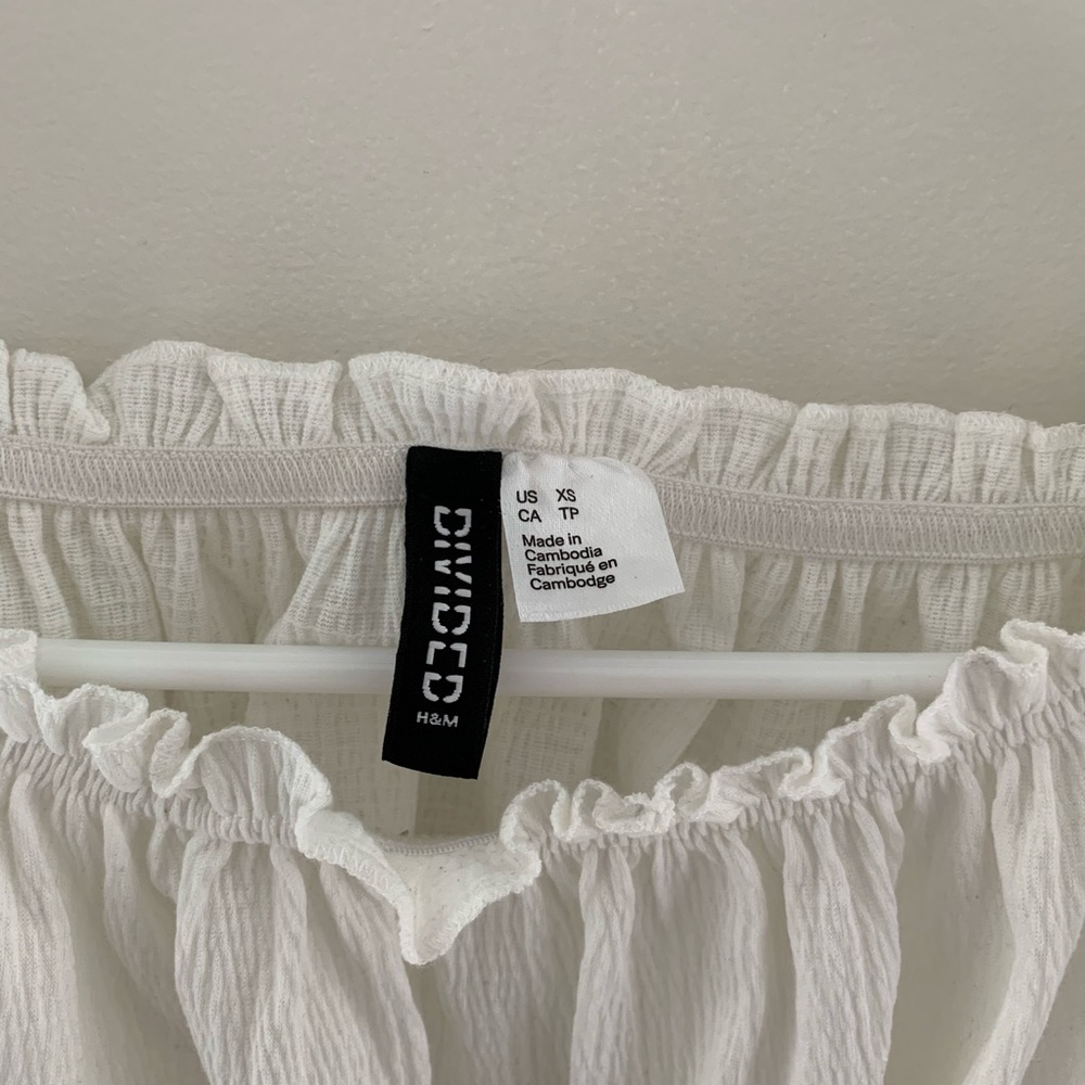 👼🏼Divided White Top👼🏼 - Picture 2 of 2